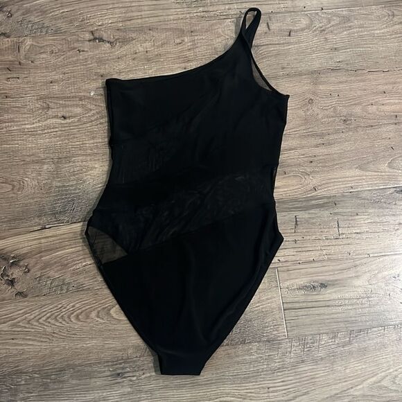 Normal Kamali Snake Mesh One shoulder Swimsuit, size Medium, $265 - Picture 5 of 6